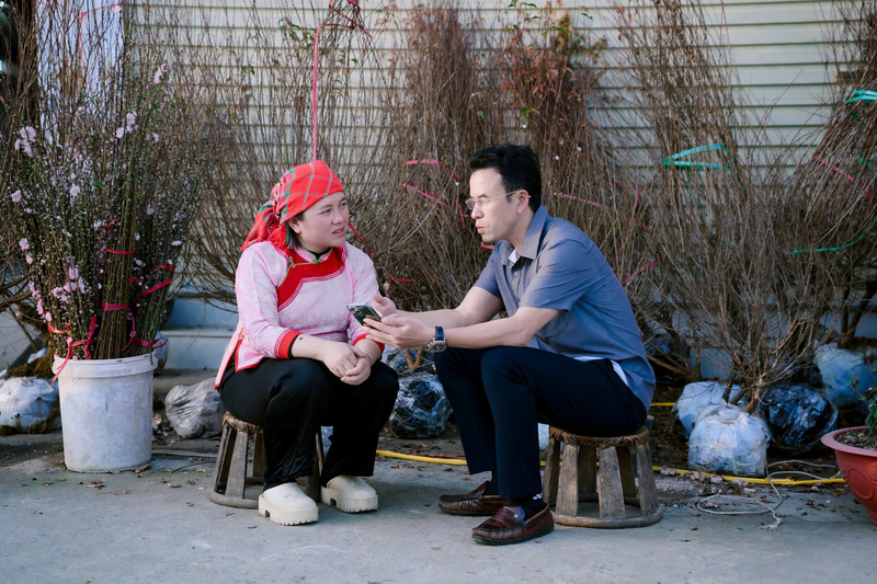 Ông Nguyễn Bá Kiện - Phó Chủ tịch HĐND xã Bình Lư tuyên truyền với bà con đồng hành cùng chiến dịch "Bình Lư vươn mình". Ảnh: T.T