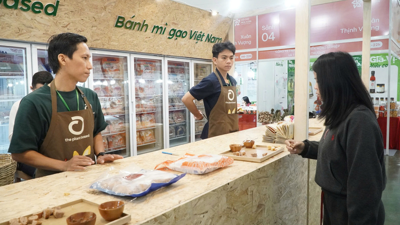 Gian hàng bánh mỳ gạo Việt Nam của Công ty Cổ phần O Plant-Based. Ảnh: M.T