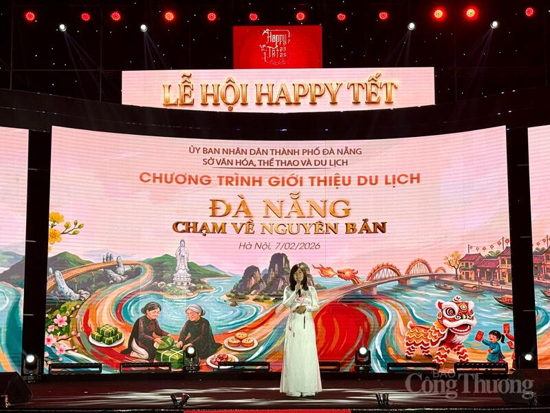 Đại diện Sở Văn hóa, Thể thao và Du lịch thành phố Đà Nẵng giới thiệu chương trình giới thiệu du lịch "Đà Nẵng - Chạm về nguyên bản". Ảnh: Diệu Anh