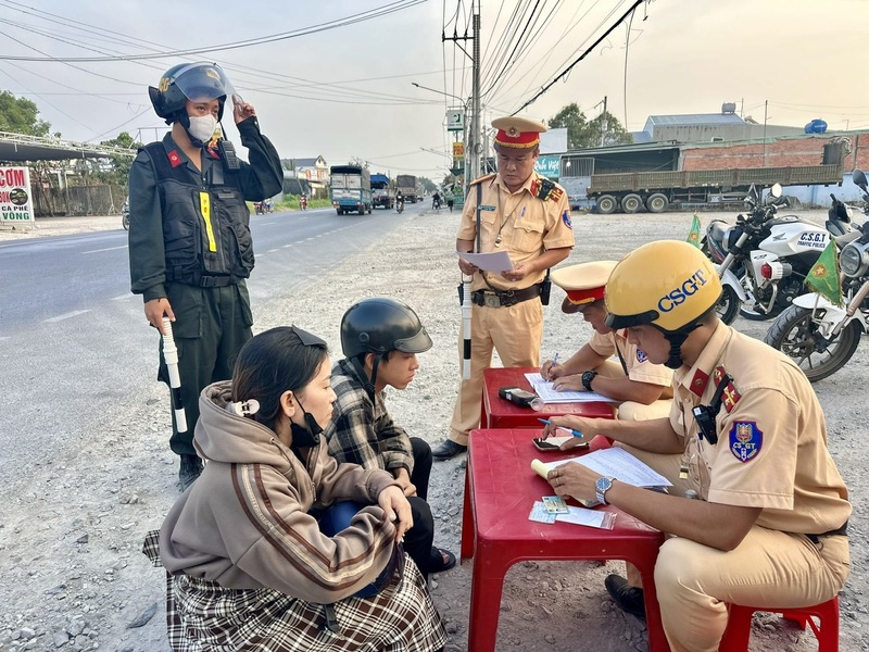 Trong quá trình làm nhiệm vụ, lực lượng CSGT Tây Ninh tập trung xử lý nghiêm các hành vi vi phạm là nguyên nhân trực tiếp dẫn đến tai nạn và ùn tắc giao thông.