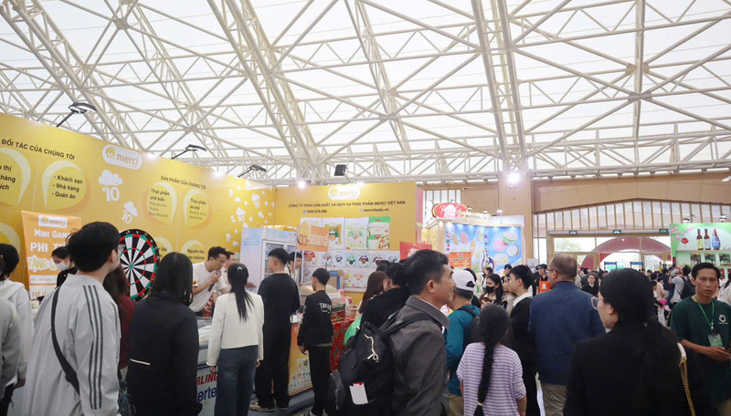 Khách tham quan Hội chợ Mùa Xuân ngày 7/2/2026. Ảnh: H.Q