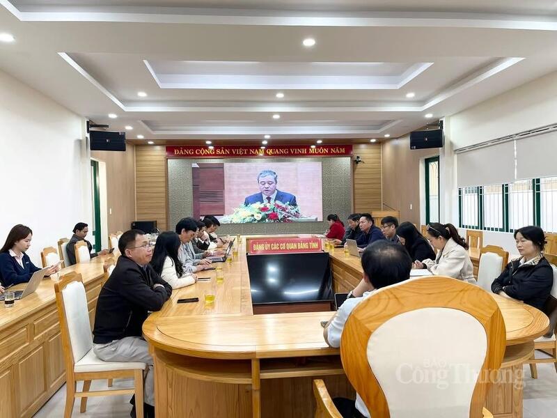 Điểm cầu Đảng ủy khối các Cơ quan Đảng tỉnh Lâm Đồng.