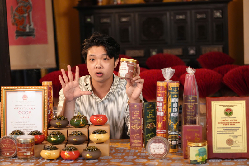 Nhà sáng tạo nội dung Tuấn Anh tham gia phiên live của chương trình với hàng chục nghìn người theo dõi.