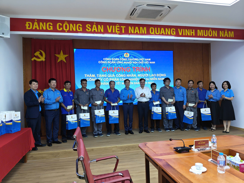 Đoàn công tác của Công đoàn Công Thương Việt Nam tới thăm, tặng quà công nhân, người lao động tại Công ty Cổ phần Công nghiệp cao su miền năm nhân dịp tết Nguyên đán Bính Ngọ 2026.
