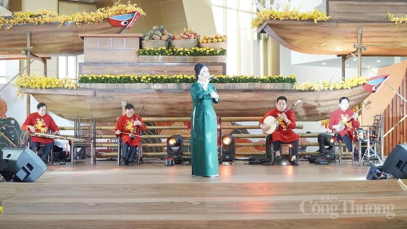 Chương trình nghệ thuật đờn ca tài tử mang đến không gian nghệ thuật gần gũi, đậm chất Nam Bộ.