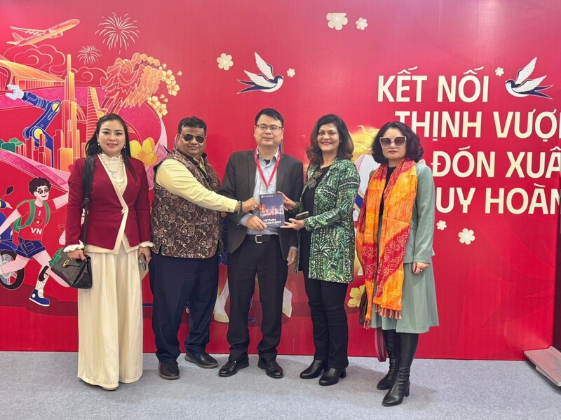 Đoàn công tác của Hội đồng Thương mại và Công nghệ Toàn cầu Ấn Độ tại Hội chợ Mùa Xuân.