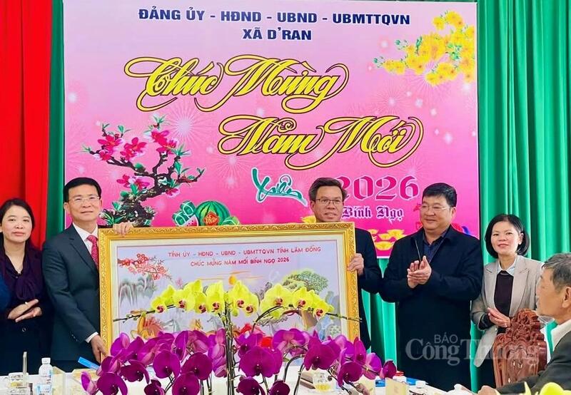 Chủ tịch UBND tỉnh Lâm Đồng Hồ Văn Mười thăm chúc Tết xã D'Ran, tỉnh Lâm Đồng.