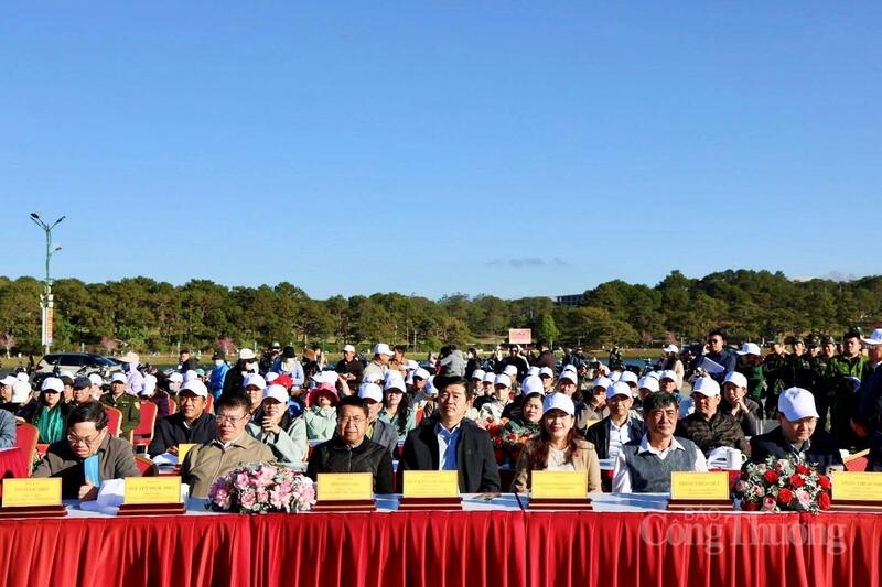 Lãnh đạo UBND tỉnh cùng các địa phương khu vực Đà Lạt dự lễ phát động.