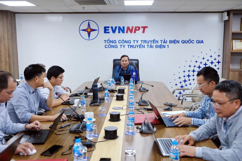 Ông Phạm Quang Hòa - Phó Giám đốc PTC1, chủ trì cuộc họp triển khai các giải pháp đảm bảo cấp điện khu vực Hà Nội năm 2026 và các năm tiếp theo. Ảnh PTC1