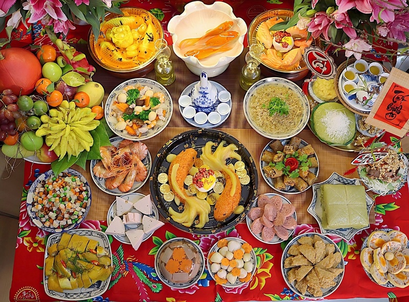Mâm cúng ông Công ông Táo ngày 23 tháng Chạp không chỉ mang ý nghĩa tâm linh mà còn thể hiện nét đẹp văn hóa truyền thống, gửi gắm mong ước bình an, sung túc cho năm mới. Ảnh: Nguyễn Vân