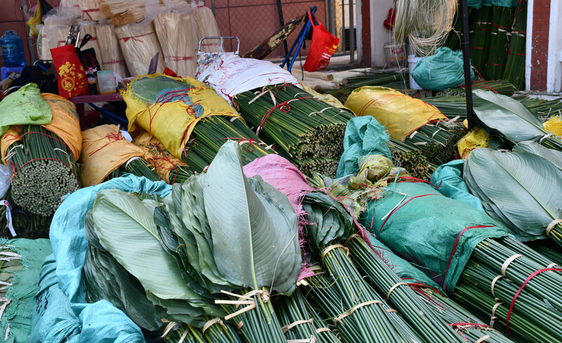 TP. Hồ Chí Minh: Phiên chợ lá dong Ông Tạ nhộn nhịp ngày cận Tết - 5