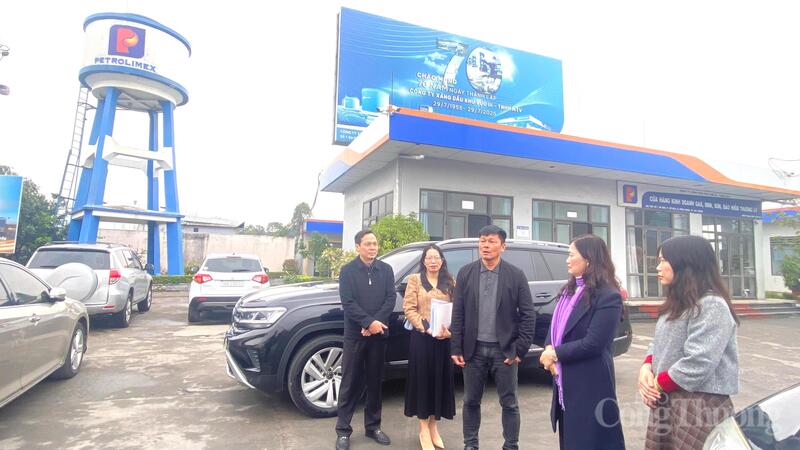 Đoàn công tác Sở Công Thương Hải Phòng kiểm tra bình ổn thị trường tại cửa hàng xăng dầu Petrolimex số 02.