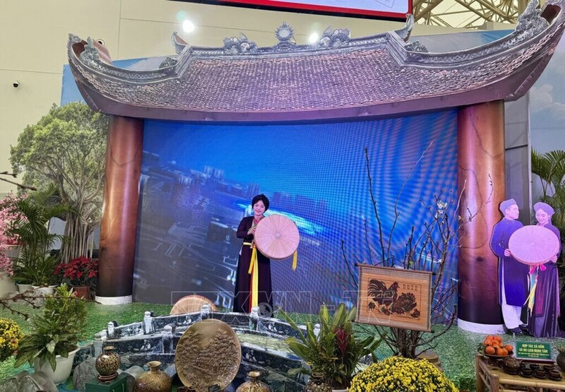 Những làn điệu Quan họ đã dẫn lỗi du khách đến với không gian trưng bày của Bắc Ninh. Ảnh: Phương Lan/ TTXVN