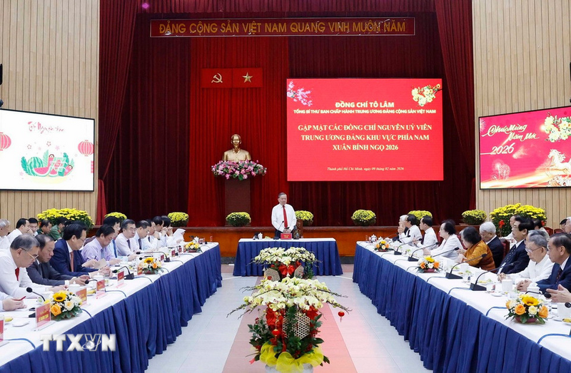 Tổng Bí thư Tô Lâm gặp mặt các đồng chí nguyên Ủy viên Trung ương Đảng khu vực phía Nam nhân dịp đón xuân Bính Ngọ 2026. Ảnh: Thống Nhất/TTXVN