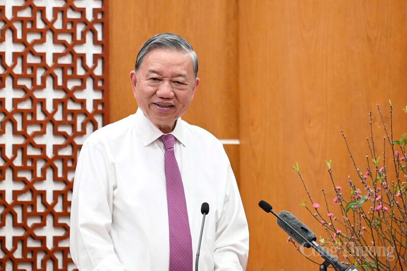 Tổng Bí thư biểu dương và đánh giá cao những nỗ lực, cố gắng của Đảng bộ, chính quyền và nhân dân tỉnh Tây Ninh trong thời gian qua. Đảng bộ, chính quyền Tây Ninh đã bình tĩnh, chủ động, quyết liệt, không dao động trước khó khăn, không bỏ lỡ thời cơ phát triển. Ảnh: Nguyễn Tiến