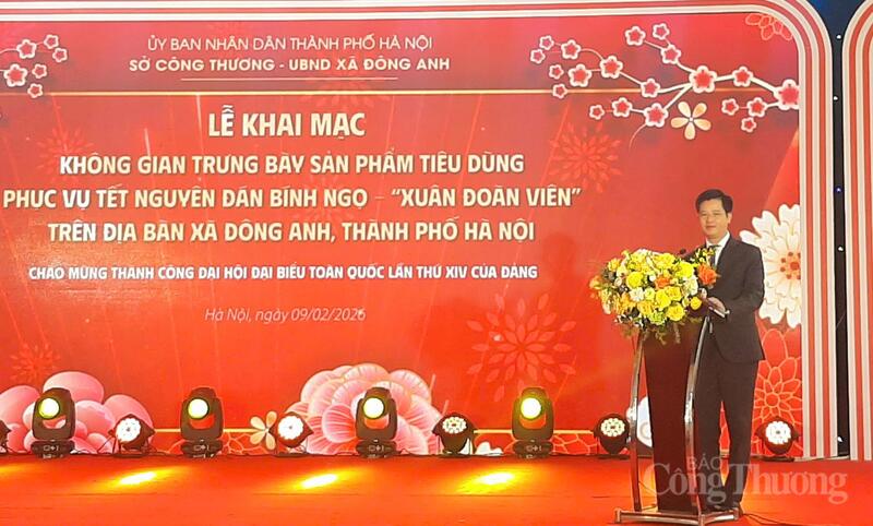Ông Nguyễn Thế Hiệp, Phó Giám đốc Sở Công Thương Hà Nội phát biểu khai mạc chương trình. Ảnh: N.H