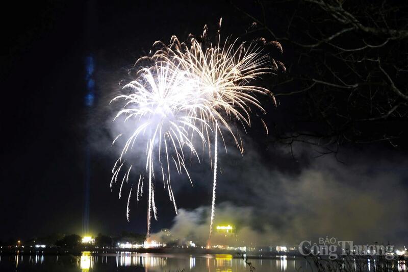 UBND tỉnh Lâm Đồng sẽ tổ chức 19 điểm bắn pháo hoa vào đêm giao thừa phục vụ Nhân dân và du khách. Ảnh: Minh An