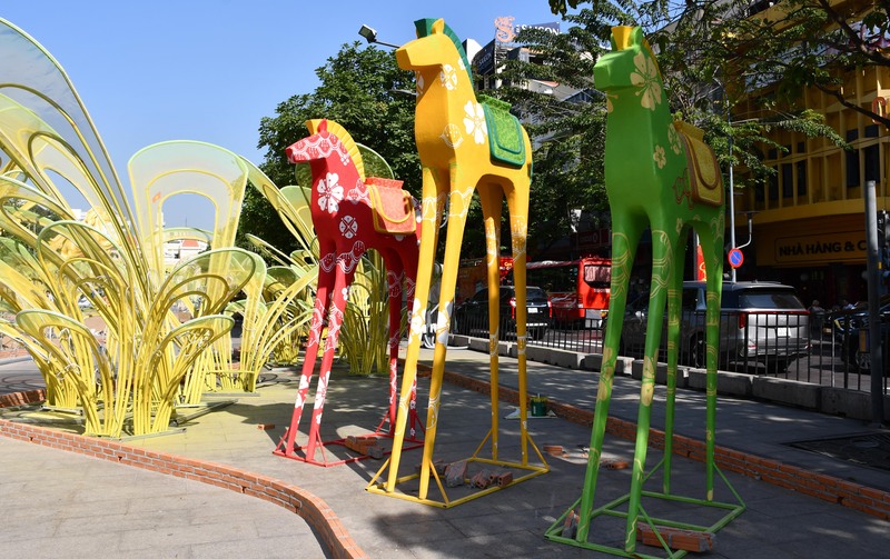 Lộ diện linh vật ngựa khổng lồ đường hoa Nguyễn Huệ tết Bính Ngọ 2026 - 9