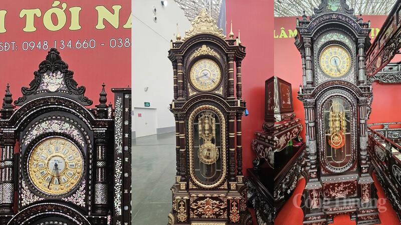 Cặp đồng hồ thủ công mỹ nghệ chạm gỗ, khảm ốc cao hơn 1m thuộc gian hàng đồ gỗ Ninh Bình có giá tới hàng triệu đồng.