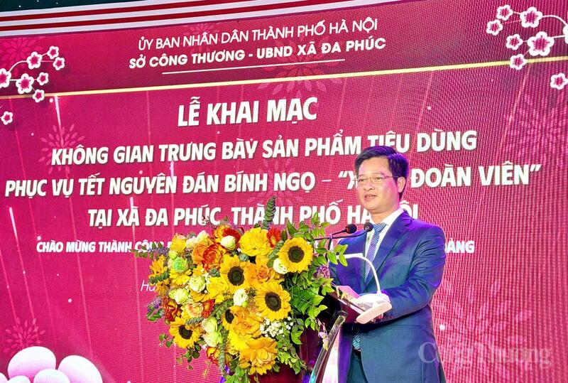 Ông Nguyễn Thế Hiệp, Phó Giám đốc Sở Công Thương Hà Nội phát biểu khai mạc sự kiện. Ảnh: Vân Nga