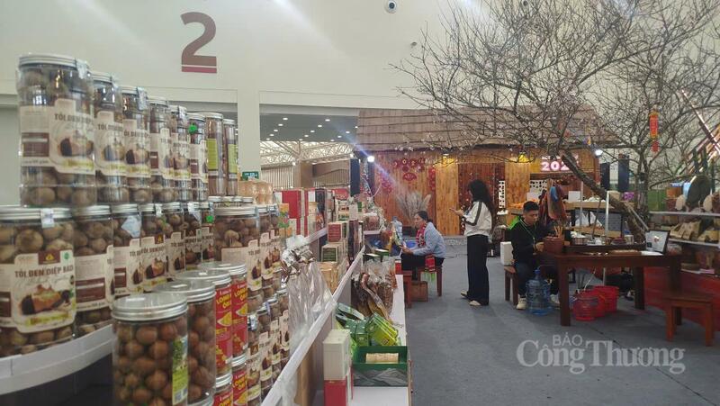 Tỉnh Sơn La đưa đến Hội chợ Mùa Xuân nhiều nông sản đặc trưng, sản phẩm OCOP tiêu biểu của địa phương.