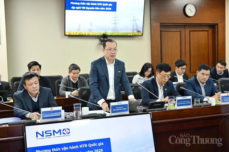 Ông Nguyễn Đức Ninh - Tổng giám đốc NSMO báo cáo Đoàn công tác. Ảnh: Cấn Dũng