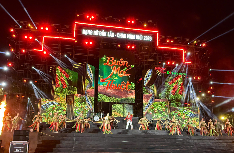 Chương trình nghệ thuật "Rạng rỡ Đắk Lắk - chào năm mới 2026". Ảnh: Công Lý