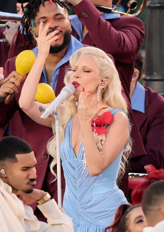 Lady Gaga trong màn trình diễn với Bad Bunny ở phần halftime show. Ảnh: X