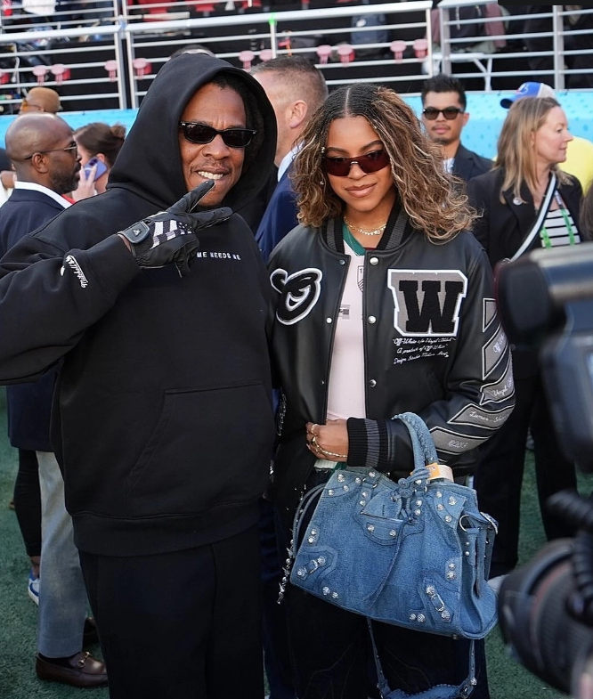 Rapper Jay-Z và con gái lớn Blue Ivy cũng tham dự Super Bowl 2026. Ảnh: Instagram/ NFL