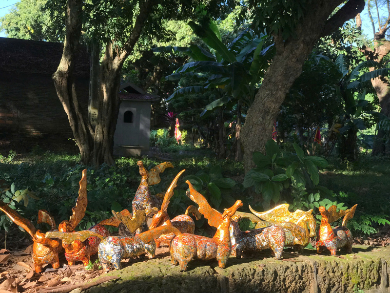 Tác phẩm "Gióng" chuyển hoá hình tượng Thánh Gióng thành ngựa sơn mài, gợi tinh thần bền bỉ và khát vọng vươn lên. Ảnh: P.C