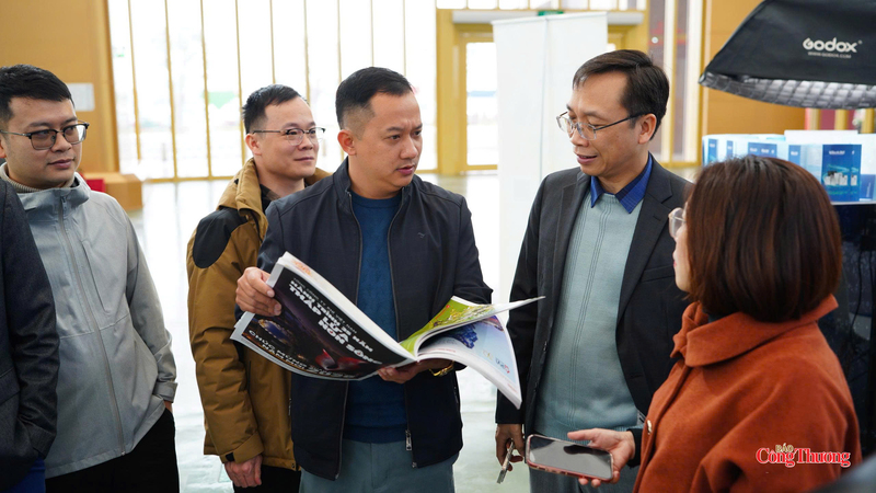 Buổi sinh hoạt chuyên đề gắn với hoạt động thực tiễn ngành Công Thương tại Hội chợ Mùa Xuân.