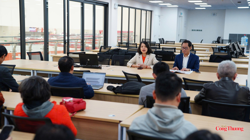 Buổi sinh hoạt diễn ra trong không khí làm việc nghiêm túc, gắn liền với hoạt động thực tiễn của ngành Công Thương.