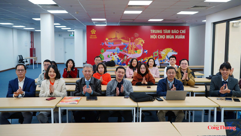 Chi bộ 2 - Đảng bộ Báo Công Thương tổ chức sinh hoạt chuyên đề tháng 2/2026 tại không gian Trung tâm báo chí Hội chợ Mùa Xuân.