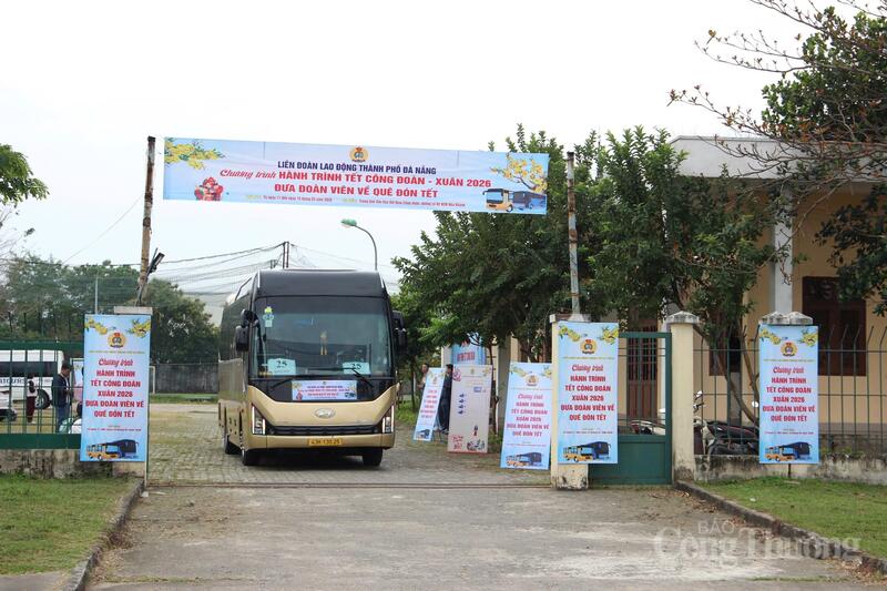 Những chuyến xe Công đoàn – Xuân 2026 đầu tiên chính thức khởi động hành trình Tết Công đoàn 2026 tại TP. Đà Nẵng đưa gần 5.500 công nhân, người lao động ngoại tỉnh đang làm việc tại TP. Đà Nẵng và người thân về quê đón Tết.
