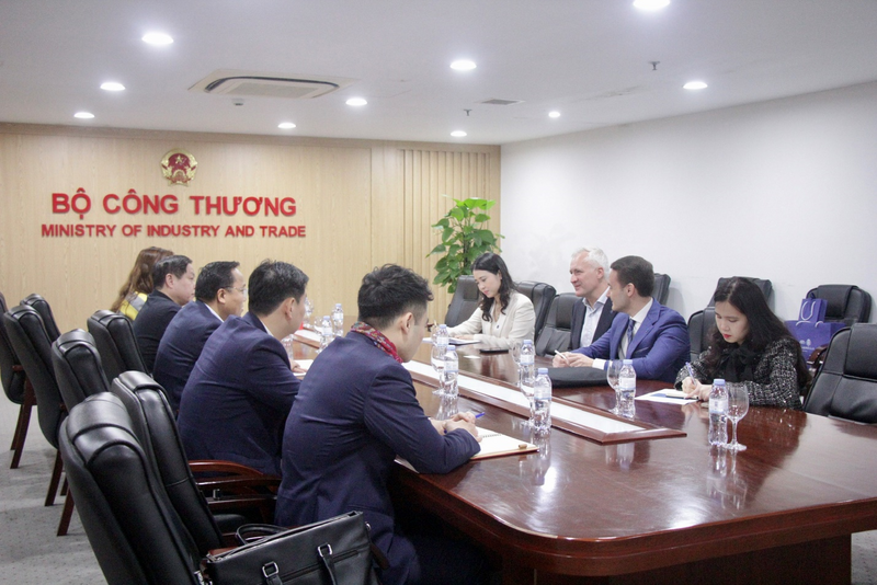 Toàn cảnh cuộc họp.