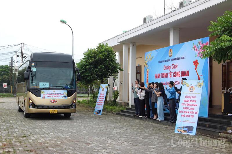 Ngày 11/2, tại phường Bàn Thạch và Khu công nghiệp Hòa Khánh (phường Liên Chiểu, TP. Đà Nẵng), 7 chuyến xe Công đoàn đầu tiên do Liên đoàn Lao động TP. Đà Nẵng tổ chức đã chính thức lăn bánh đưa gần 200 công nhân, người lao động ngoại tỉnh cùng người thân về quê đón Tết.