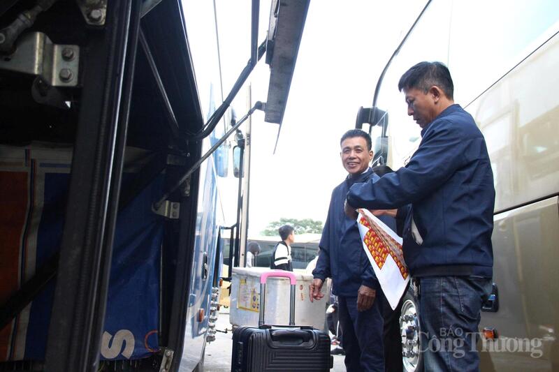 Năm nay, ngoài các 2 điểm xuất phát chính, Liên đoàn Lao động Đà Nẵng còn bố trí 9 điểm đón, trung chuyển tạo thuận lợi cho người lao động di chuyển.