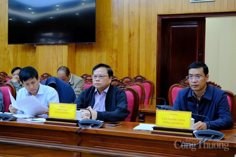 Các đại biểu tham dự buổi làm việc. Ảnh: Duy Tín