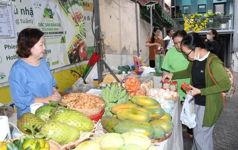 TP. Hồ Chí Minh: Hàng trăm sản phẩm nông đặc sản phục vụ người tiêu dùng dịp Tết - 2