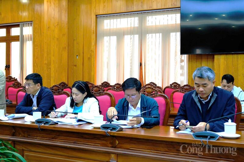 Các đại biểu tham dự buổi làm việc. Ảnh: Duy Tín