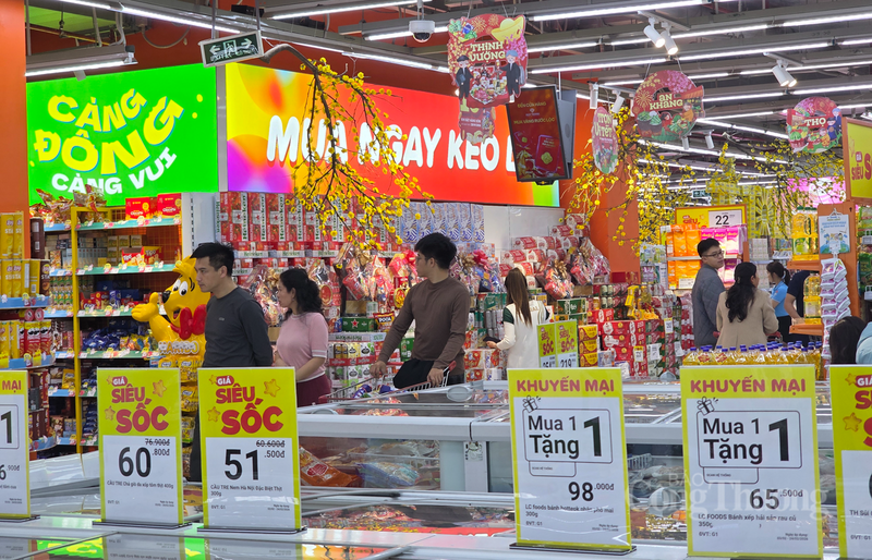 Đây cũng là thời điểm các khuyến mãi sâu được trung tâm mua sắm tung ra cho người dân.