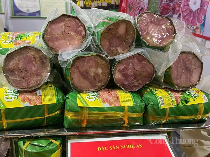 Sản phẩm giò bê đạt chuẩn OCOP 4 sao của HTX Me Nam Nghĩa Đức Tuấn (tỉnh Nghệ An).