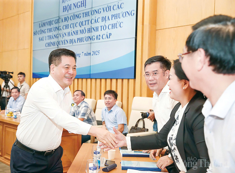 Nguyên Bộ trưởng Bộ Công Thương Nguyễn Hồng Diên (nay là Phó Bí thư Đảng uỷ Quốc hội) tại buổi làm việc với các đơn vị thuộc ngành Công Thương. Ảnh: Cấn Dũng