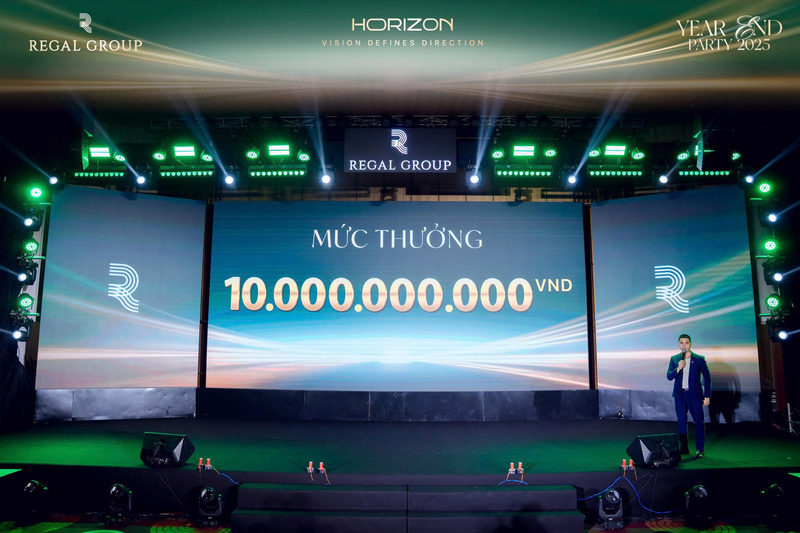 Đại diện Regal Group công bố gói thưởng kèm chỉ tiêu KPI cho từng phòng, ban.