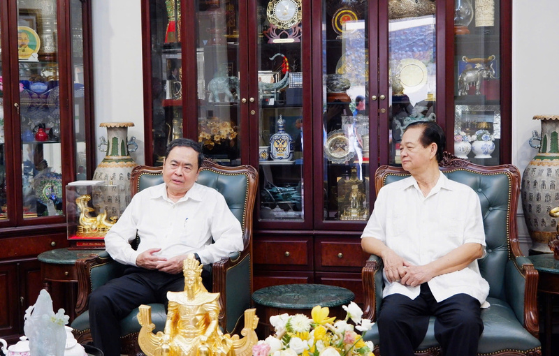 Chủ tịch Quốc hội Trần Thanh Mẫn thăm, chúc Tết nguyên Thủ tướng Chính phủ Nguyễn Tấn Dũng. Ảnh: VPQH