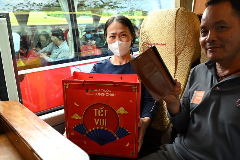 Xuyên suốt nhiều năm qua, hệ thống nhà thuốc và trung tâm tiêm chủng Long Châu bền bỉ mang “Tết ấm” đến với những người dân có hoàn cảnh đặc biệt, hoàn cảnh khó khăn, chung tay vì một Việt Nam khỏe mạnh và hạnh phúc.