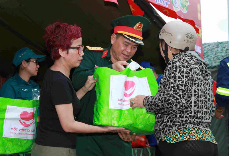 Đại tá Đinh Văn Hưng, Chính ủy Bộ Chỉ huy Quân sự tỉnh Đắk Lắk nhấn mạnh tầm quan trọng của sự phối hợp giữa lực lượng vũ trang với các tổ chức, doanh nghiệp và sáng kiến cộng đồng