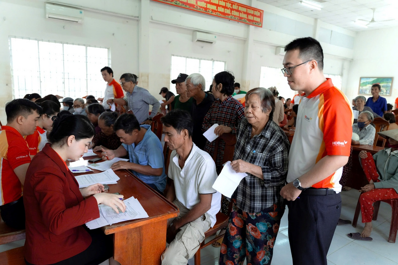 Các hộ kinh doanh có thể vay tối đa 300 triệu đồng/hộ, không cần tài sản bảo đảm, quy trình phê duyệt nhanh, kịp thời.