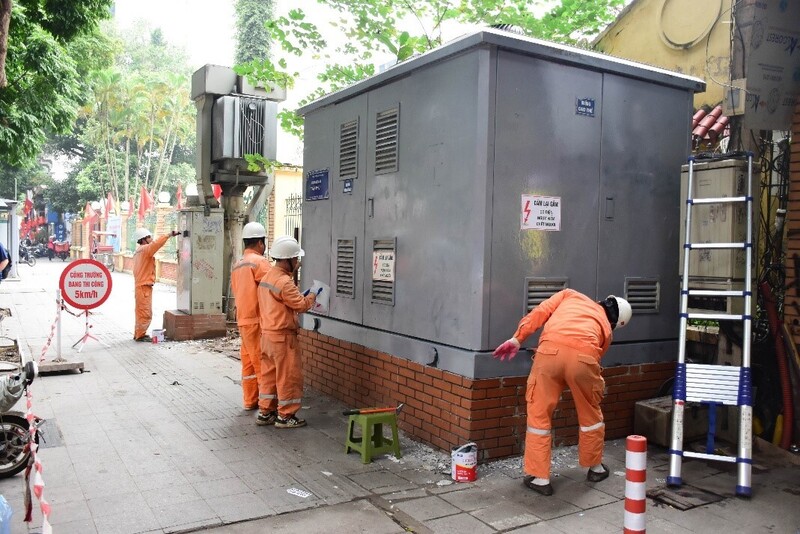 Thực hiện chỉnh trang trạm biến áp tại phố Trần Phú - phường Ba Đình