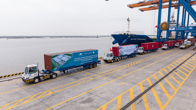 Tiếp nhận lô thiết bị sản xuất đầu tiên dành cho tổ hợp nhà máy sản xuất ô tô Omoda & Jaecoo Việt Nam tại cảng Nam Đình Vũ (Hải Phòng)